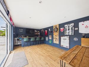 Garden Bar- click for photo gallery